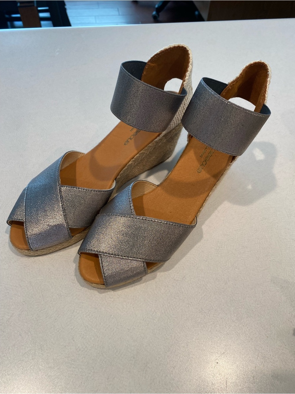 Andre Assous Gray Metallic and Natural Wedge Sandals. Leather Sole. Size 10 - Picture 5 of 6